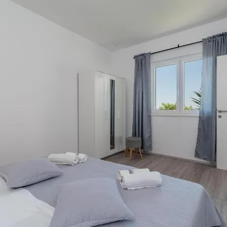 Helena Appartement *