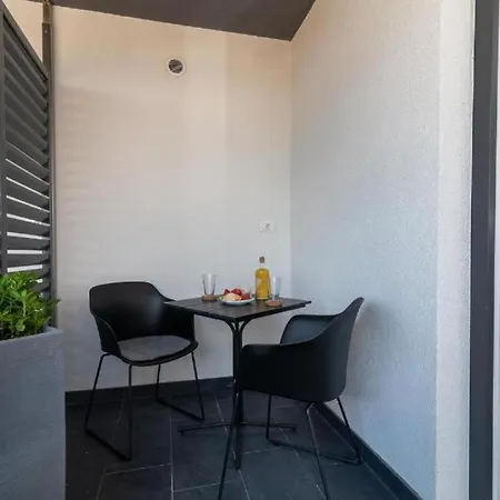 Helena Appartement *