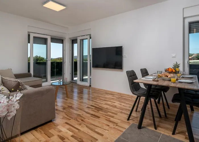 Helena Apartment